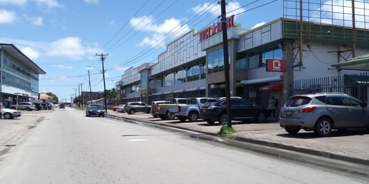 suriname paramaribo straat winkel supermarkt best mart