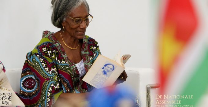 Mavis Noordwijk de liedbundel Alonki