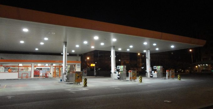 Tanken benzine pompstation