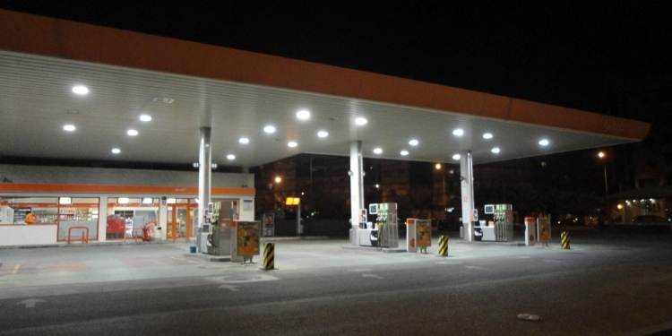 Tanken benzine pompstation