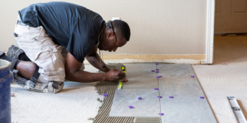 bouwvakker arbeider tegels timmerman wrokomang