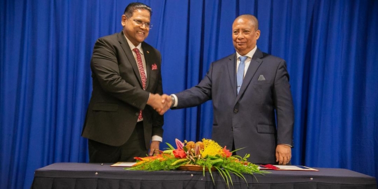 governer cbvs centrale bank en chan santokhi