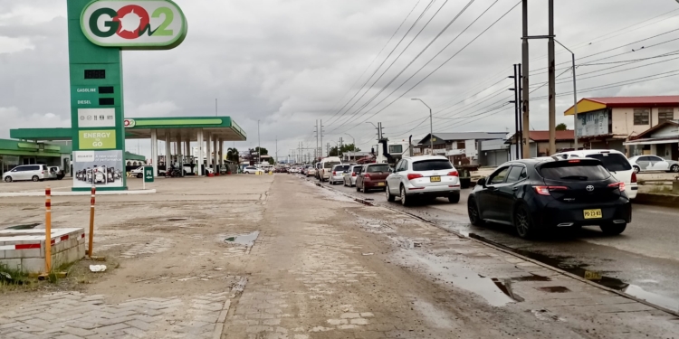 gow2 pompstation tankstation tanken benzine straat file brug