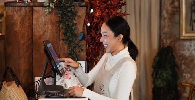 kassa horeca betalen winkel restaurant bediende