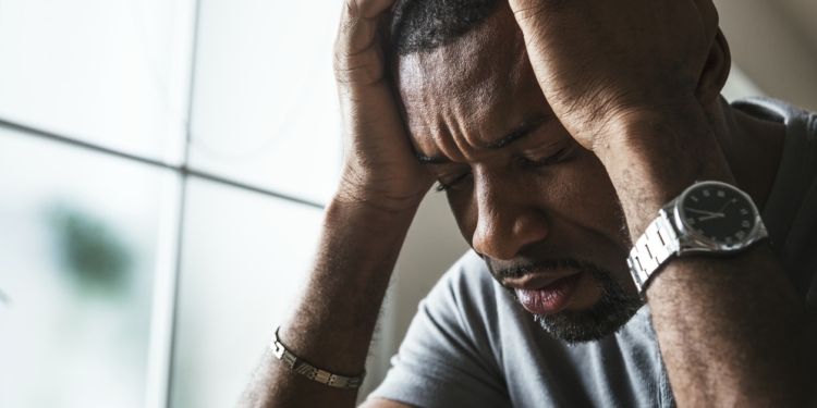man stress depressief hoofdpijn