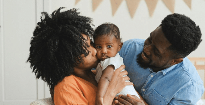 man vrouw ouders koppel baby kind vader moeder
