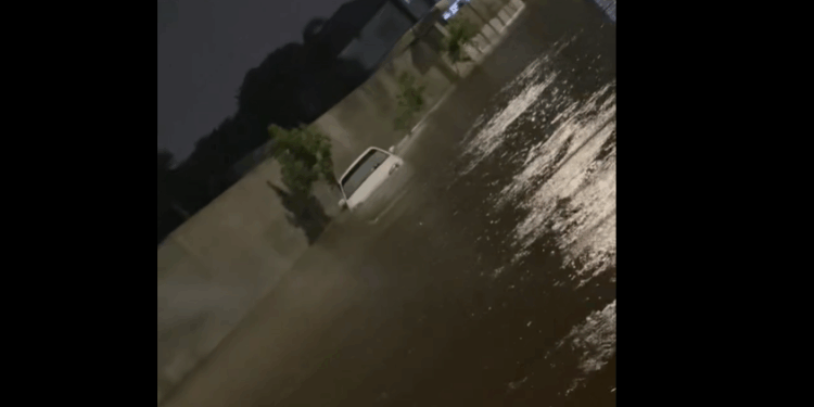 onder water wateroverlast regen overstroming