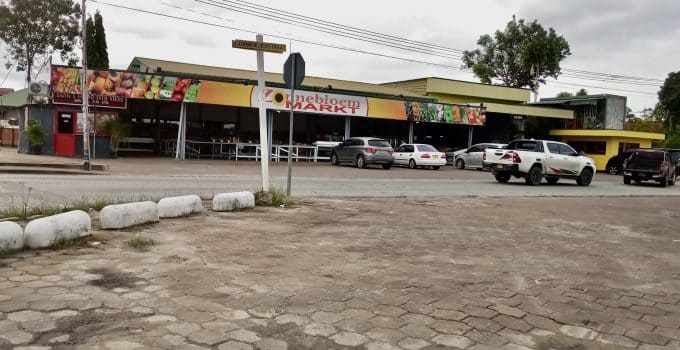 paramaribo zonnebloem markt