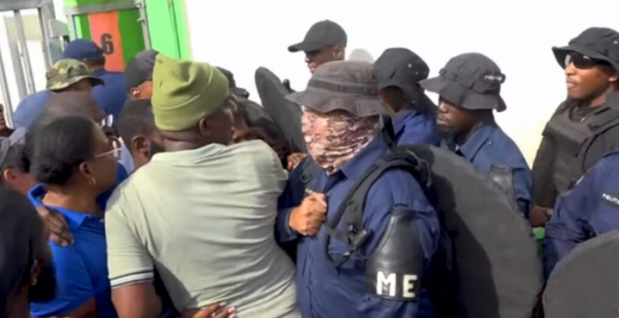politie en ebs protest actie