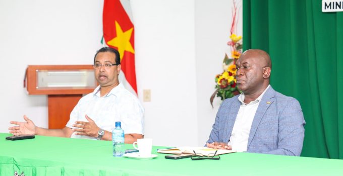 riad nurmohamed en kenneth amoksi OW en Juspol