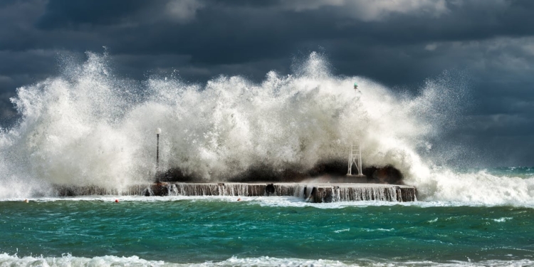 storm orkaan wind regen