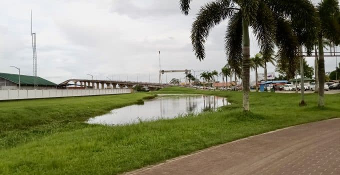 wijdenbosch brug bosje straat rotonde paramaribo suriname