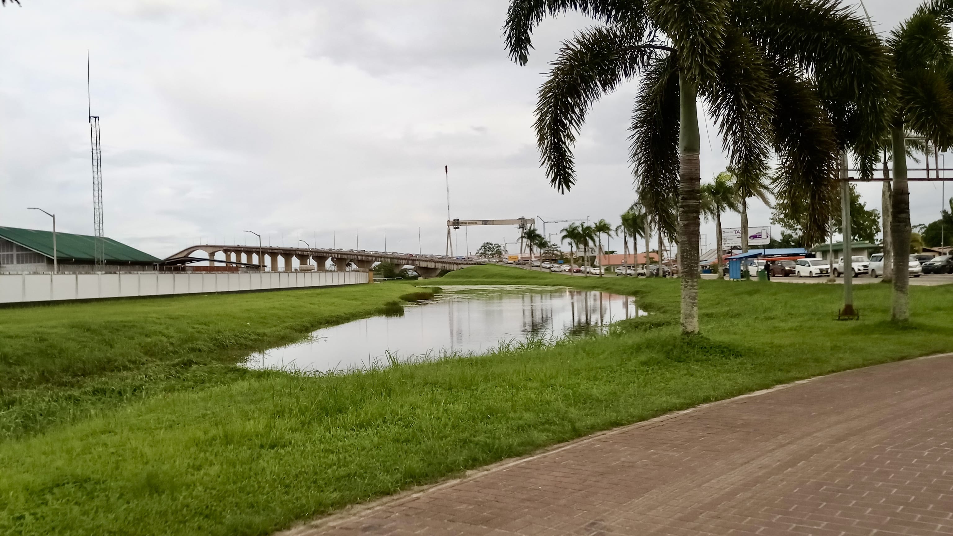 wijdenbosch brug bosje straat rotonde paramaribo suriname