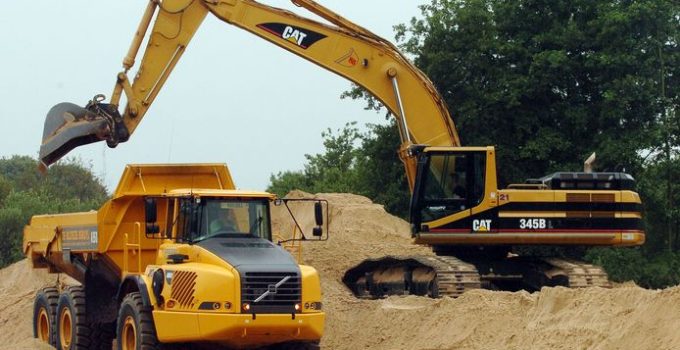 zandtransport truck zwaar materiaal