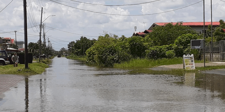 Wateroverlast Paramaribo Overstroming