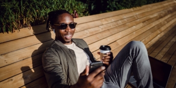 man telefoon bellen smartphone