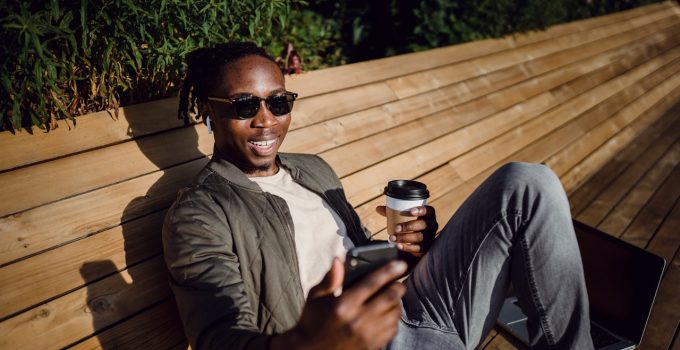 man telefoon bellen smartphone