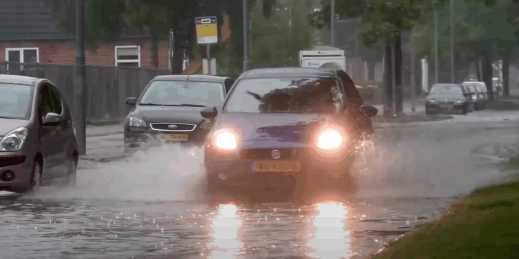 overlast water overstroming nederland