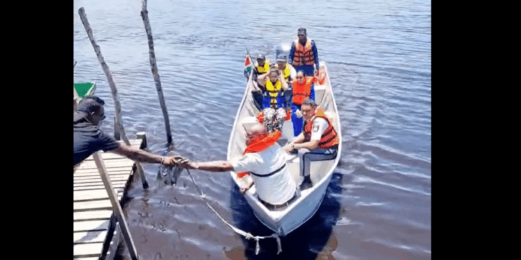 politie wetst suriname krijgt boot