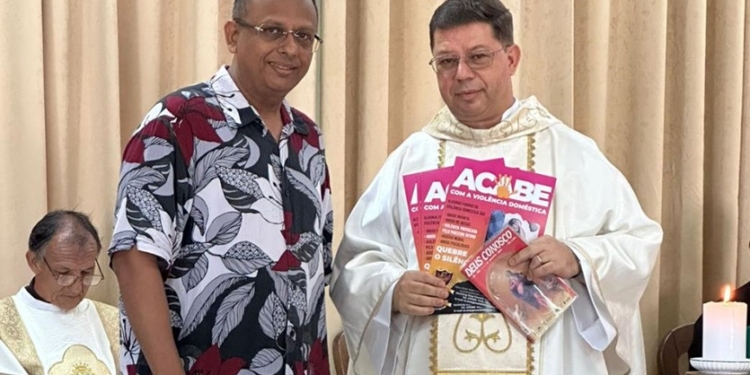 dahoe posters aan braziliaanse gemeenschap parochie