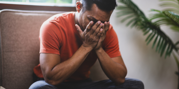 man verdriet depressief huilen