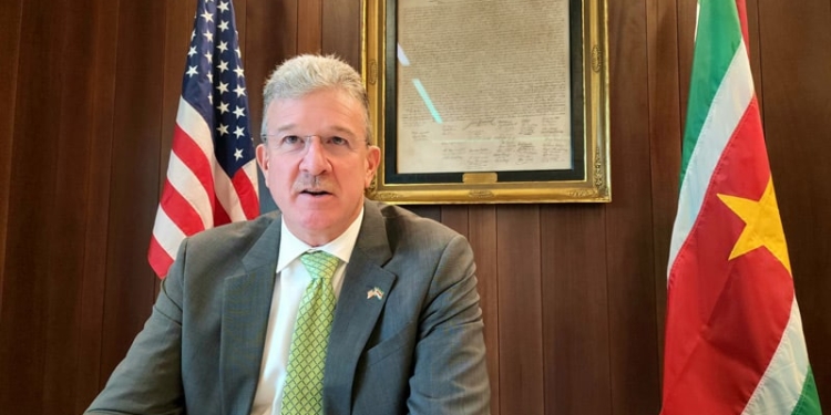 robert-j-faucher-Ambassadeur-VS-suriname