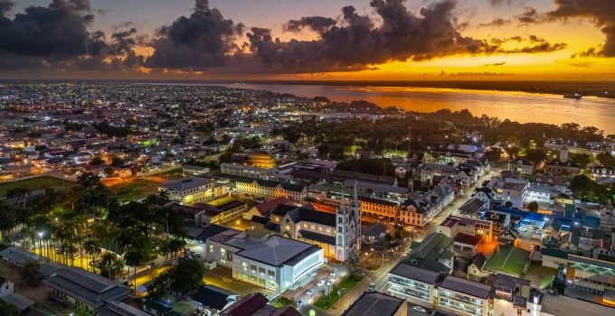suriname avond nacht paramaribo zonsondergang
