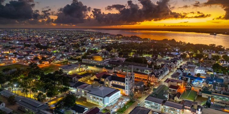 suriname avond nacht paramaribo zonsondergang