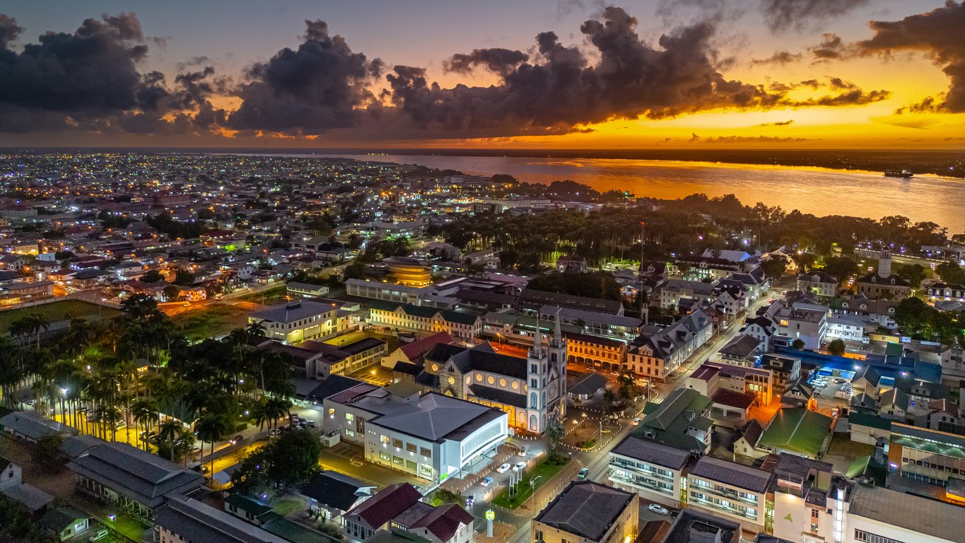 suriname avond nacht paramaribo zonsondergang