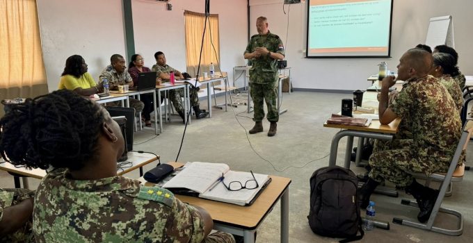 training surinaamse militairen door nederlandse deskundigen