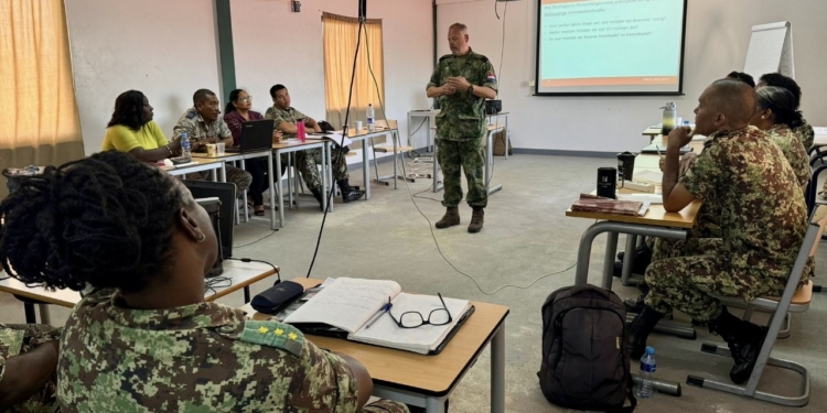 training surinaamse militairen door nederlandse deskundigen