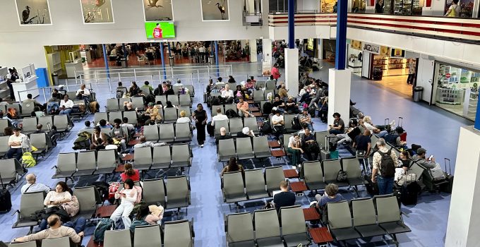 zanderij johan adolf pengel luchthaven vertrekhal