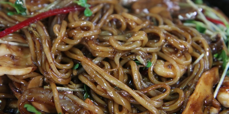 Bami eten Chinees eten