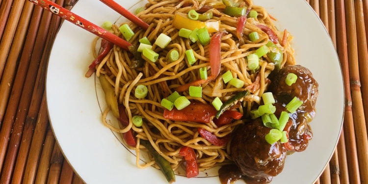 Bami eten portie