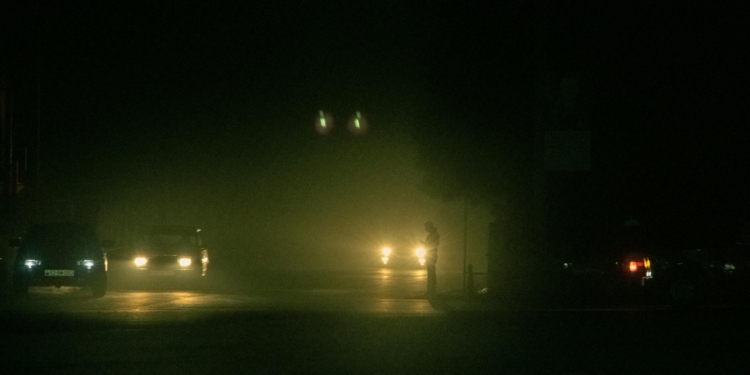 cars-on-street-at-night
