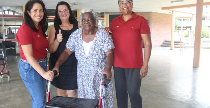Rotary Club of Paramaribo overhandigt 15 rollators aan ouderen in tehuizen