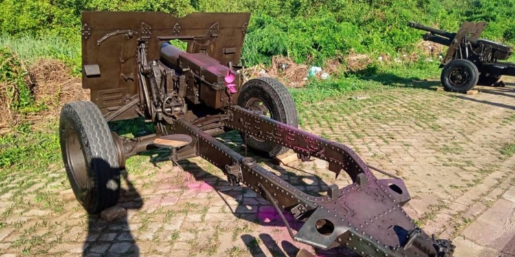 Nationaal-Leger-zet-25-pounders-na-26-jaren-weer-in-voor-saluutschoten3-1024x768