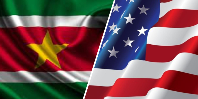 SURINAAMSE-EN-AMERIKAANSE-VLAG VS Suriname
