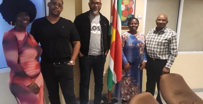 Van-links-naar-rechts-Esseboom-Ceder-delegatie-Nigeria-1536x1152