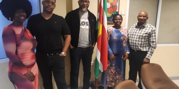 Van-links-naar-rechts-Esseboom-Ceder-delegatie-Nigeria-1536x1152