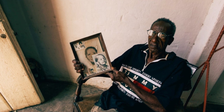man senior oud bejaard