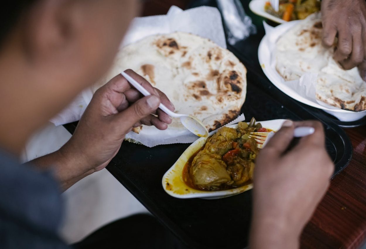 masala kerrie roti naan indiaas eten gerecht restaurant