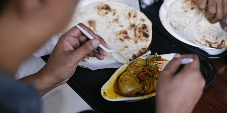 masala kerrie roti naan indiaas eten gerecht restaurant