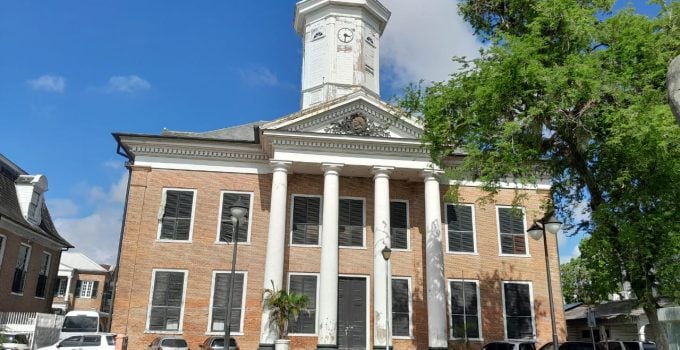 ministerie financien onafhankelijkheidsplein paramaribo suriname