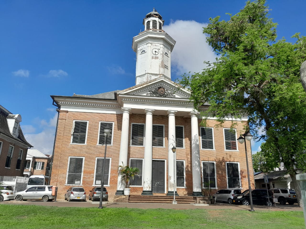 ministerie financien onafhankelijkheidsplein paramaribo suriname