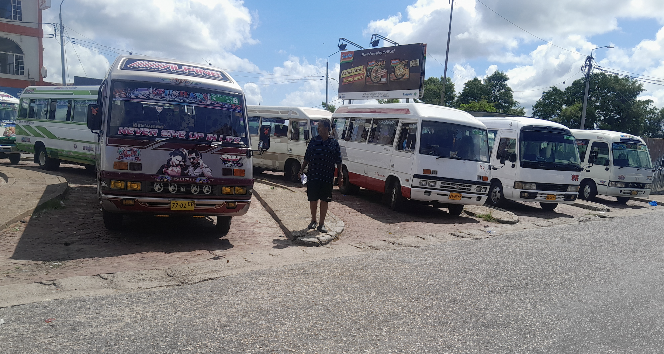 paramaribo suriname bus staatsbus lijnbus nvb 2