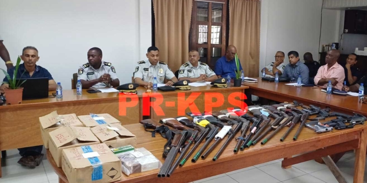 persconferentie korpsleiding wapens politie