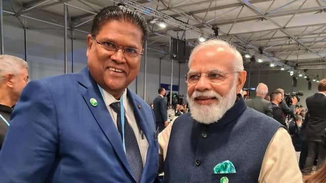 santokhi en modi