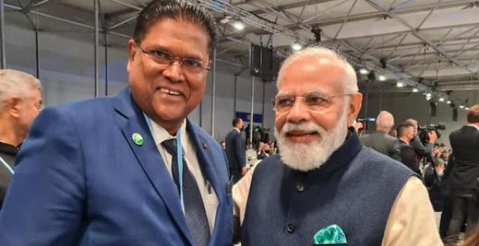 santokhi en modi