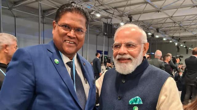 santokhi en modi